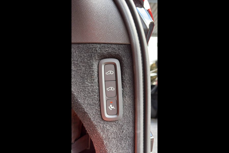 Volvo XC90 T8 Recharge Plus Black Edition ** Four-C ** Trekhaak ** Panodak ** Sportstoelen