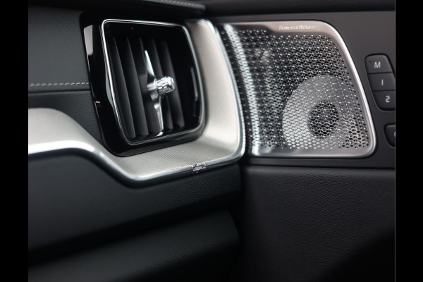 Volvo XC60 T8 AWD Polestar Engineered | Pano - Trekhaak - Bowers&Wilkins