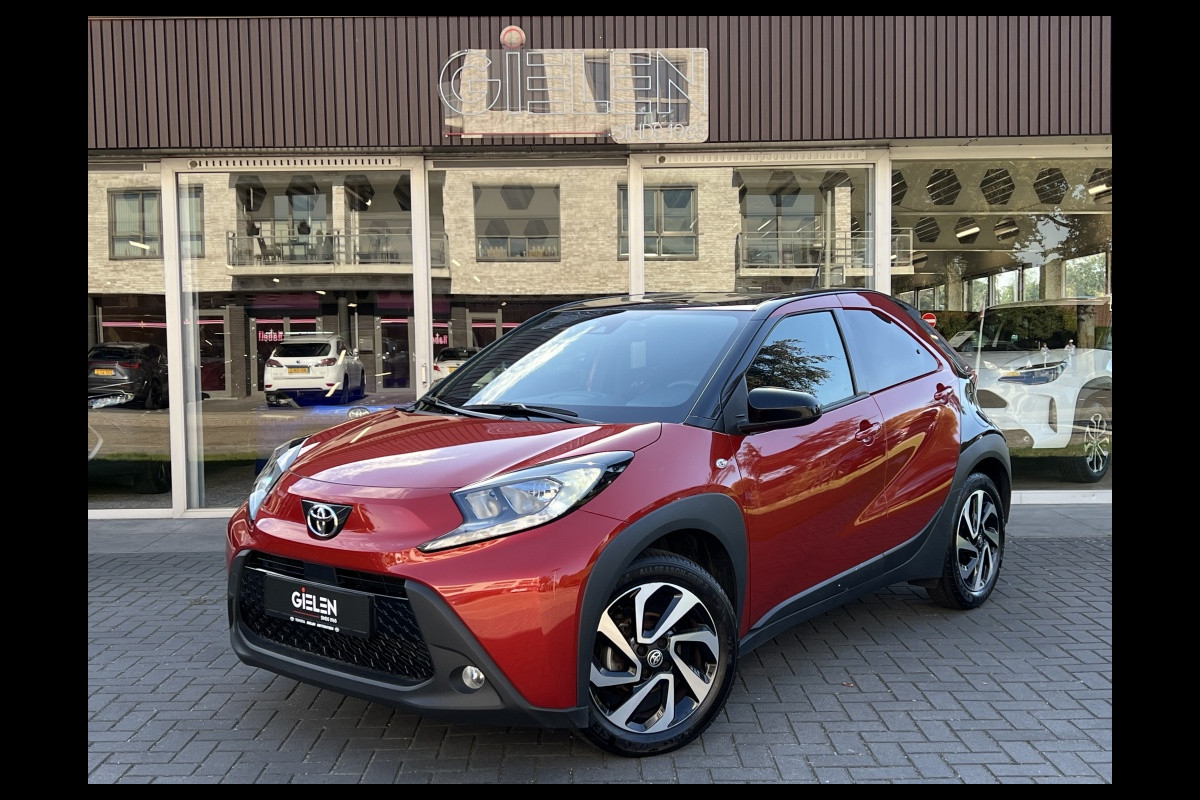 Toyota Aygo X 1.0 VVT-i MT Pulse Bi-tone | Chili red,17 inch, Privacy glass, Apple CarPlay/Android auto, Airconditioning, Parkeercamera