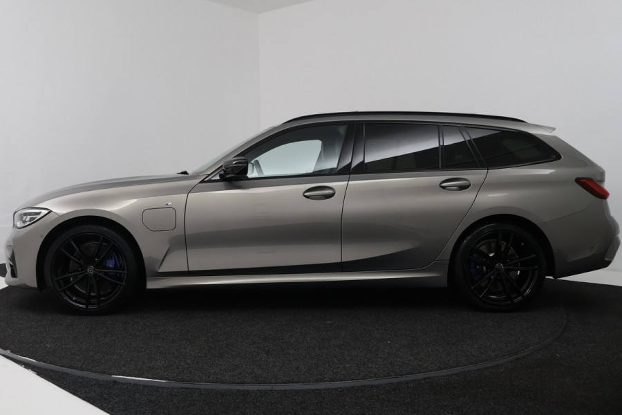 BMW 3 Serie Touring 330e Edition M Sport Plus (PANORAMADAK, STOELVERWARMING, CARPLAY, CAMERA, DEALER ONDERHOUDEN)