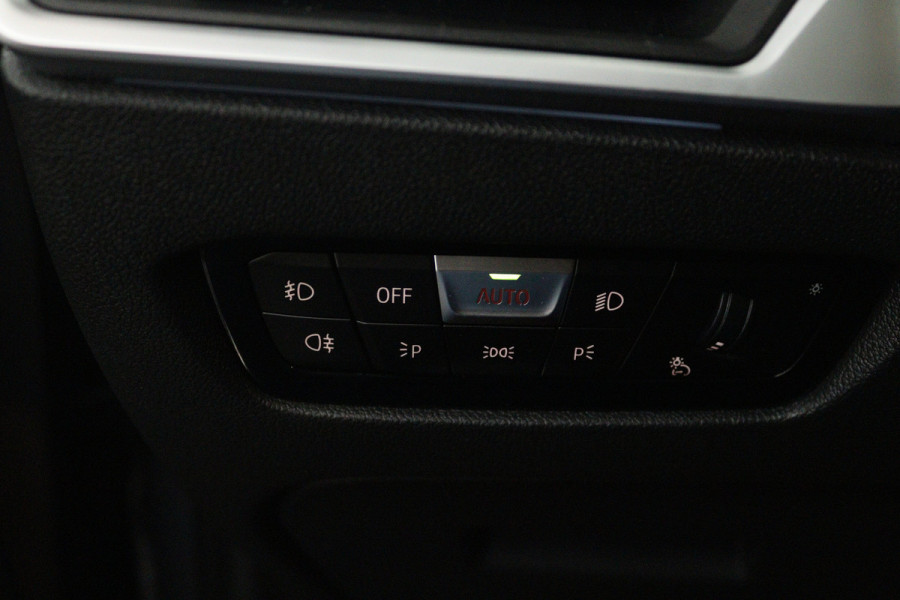 BMW 3 Serie Touring 330e Edition M Sport Plus (PANORAMADAK, STOELVERWARMING, CARPLAY, CAMERA, DEALER ONDERHOUDEN)