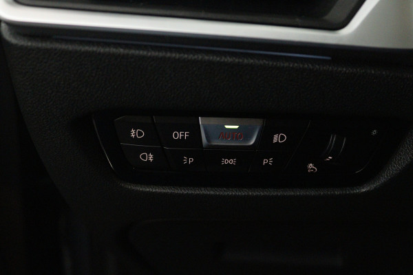 BMW 3 Serie Touring 330e Edition M Sport Plus (PANORAMADAK, STOELVERWARMING, CARPLAY, CAMERA, DEALER ONDERHOUDEN)