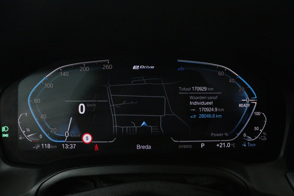 BMW 3 Serie Touring 330e Edition M Sport Plus (PANORAMADAK, STOELVERWARMING, CARPLAY, CAMERA, DEALER ONDERHOUDEN)