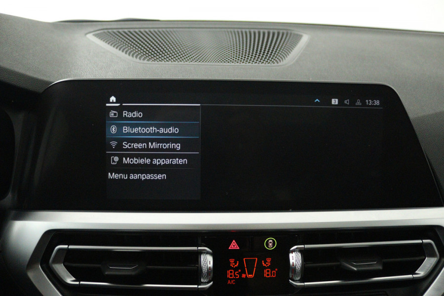 BMW 3 Serie Touring 330e Edition M Sport Plus (PANORAMADAK, STOELVERWARMING, CARPLAY, CAMERA, DEALER ONDERHOUDEN)