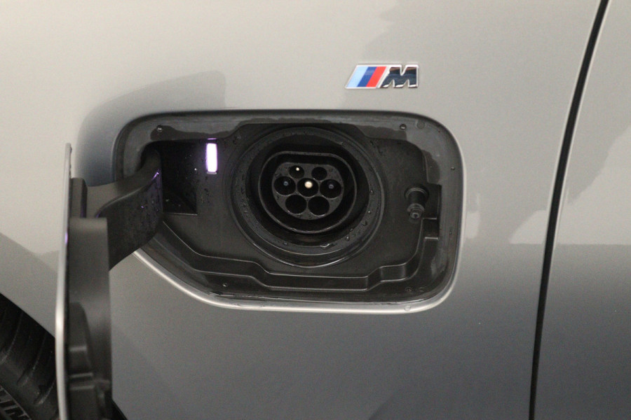 BMW 3 Serie Touring 330e Edition M Sport Plus (PANORAMADAK, STOELVERWARMING, CARPLAY, CAMERA, DEALER ONDERHOUDEN)