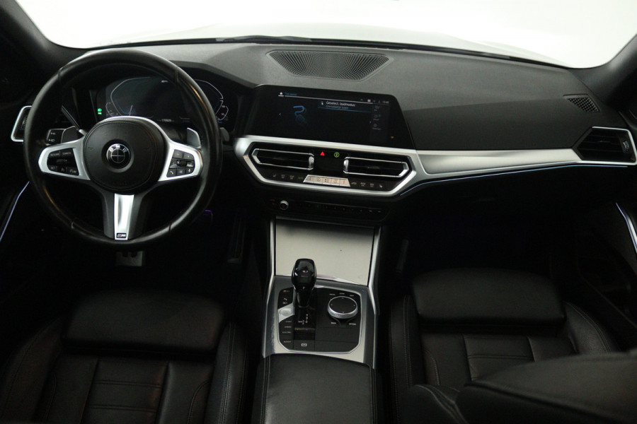 BMW 3 Serie Touring 330e Edition M Sport Plus (PANORAMADAK, STOELVERWARMING, CARPLAY, CAMERA, DEALER ONDERHOUDEN)