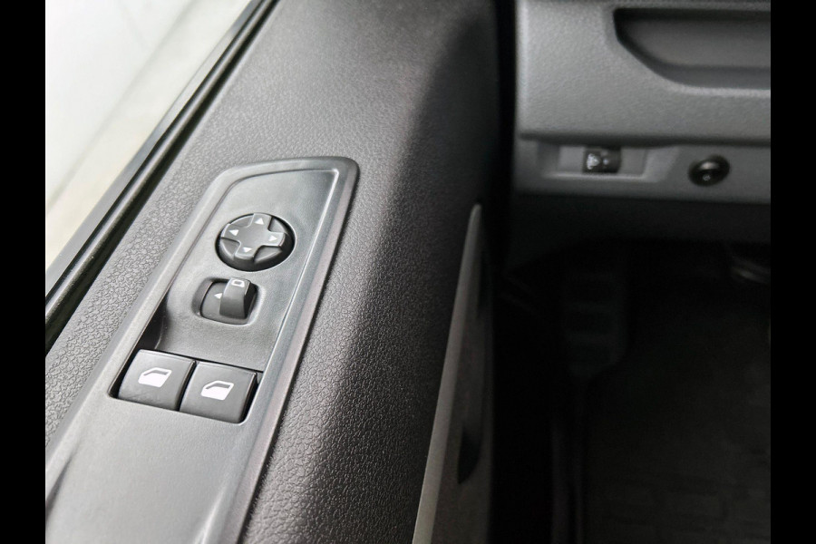 Opel Vivaro 145pk Automaat L3H1 Dubbele cabine Navigatie Camera Trekhaak Apple carplay Parkeersensoren Cruise control