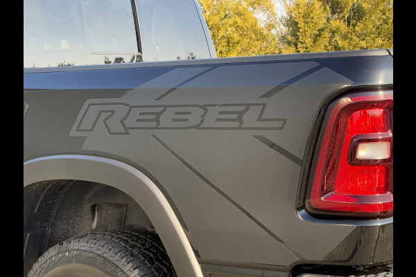 Dodge Ram 1500 3.0 420 PK REBEL PREMIUM / LUCHTVERING / 2025 MODEL / INCL PRINS LPG! / PANO / 360 CAMERA / TREKHAAK / 3500 KG AHG / NIGHT
