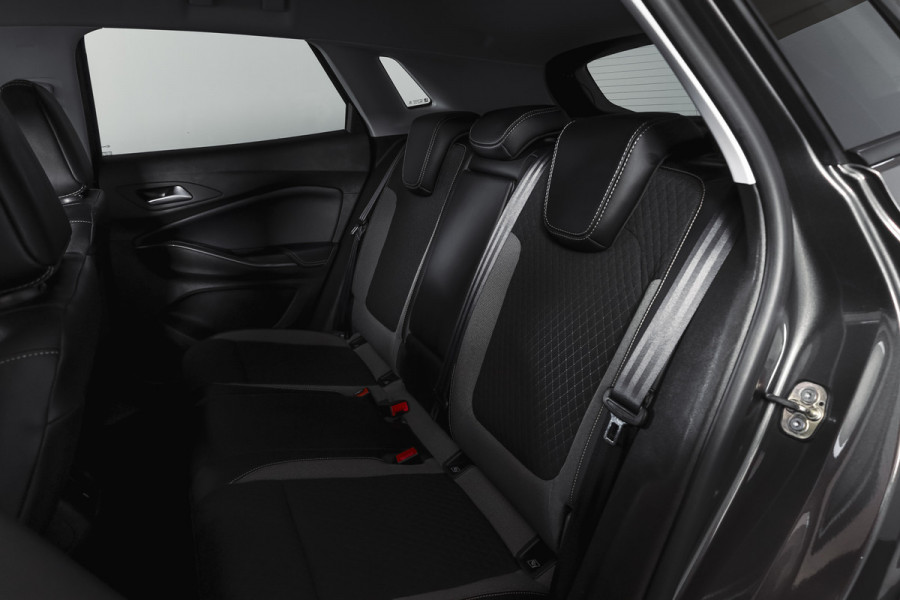 Opel Grandland X 1.2 Turbo 130 PK Innovation - Automaat Org. NL. | Afn. Trekhaak | Cruise | PDC | Camera | NAV + App. Connect | ECC | LED | LM 18" |