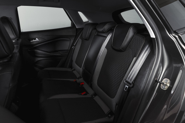 Opel Grandland X 1.2 Turbo 130 PK Innovation - Automaat Org. NL. | Afn. Trekhaak | Cruise | PDC | Camera | NAV + App. Connect | ECC | LED | LM 18" |