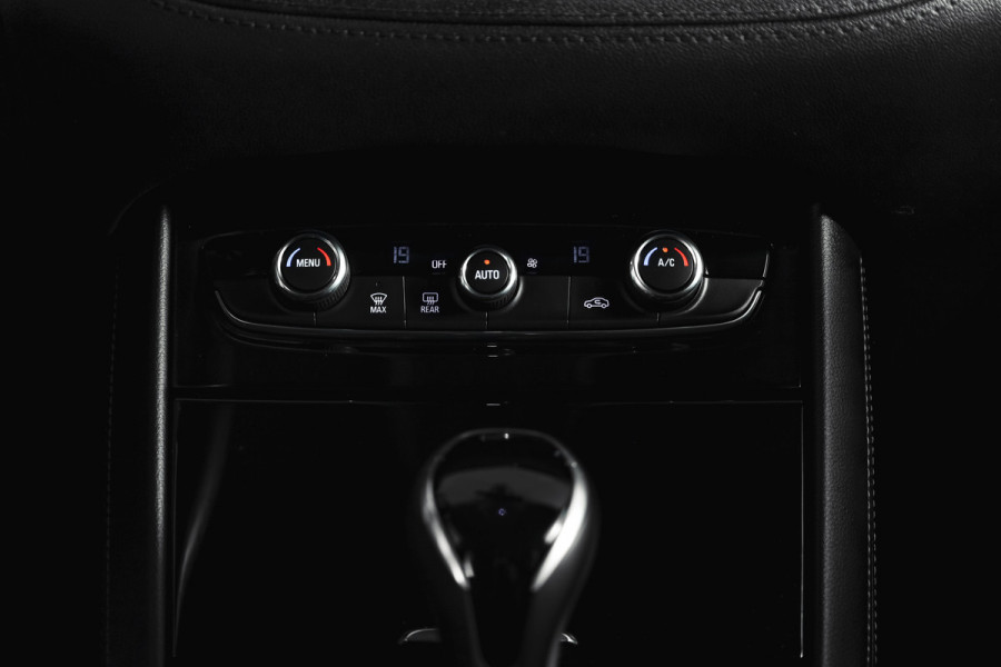 Opel Grandland X 1.2 Turbo 130 PK Innovation - Automaat Org. NL. | Afn. Trekhaak | Cruise | PDC | Camera | NAV + App. Connect | ECC | LED | LM 18" |