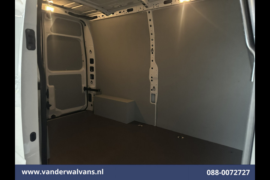 Renault Master 2.3 dCi 136pk L2H2 Euro6 Airco | Navigatie | Camera | Cruisecontrol | LED | 2500kg Trekhaak Parkeersensoren, Bijrijdersbank