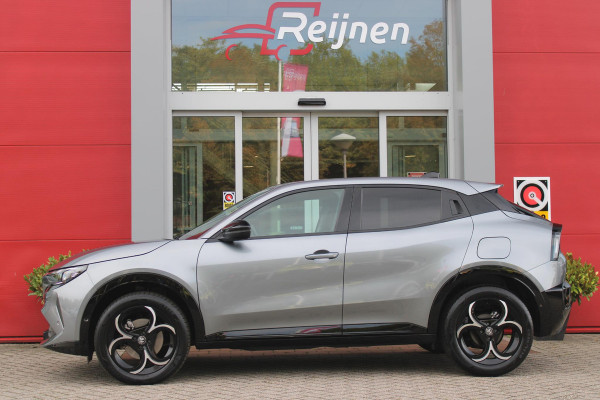Alfa Romeo junior 1.2 145PK AUTOMAAT Hybrid IBRIDA TI | TECHNO PACK: (LED MATRIX KOPLAMPEN, DRAADLOZE TELEFOONLADER, DODEHOEK DETECTIE, PARKEERSENSOREN VOOR ACHTER EN ZIJKANT, NAVIGATIE, ELEKTRISCH BEDIENBARE ACHTERKLEP, KEYLESS ENTRY, ADAPTIVE CRUISE CONTROL, ACHTERUITRIJ CAMERA) | PACK TI: (ELEKTRISCH BEDIENBARE BESTUUDERSSTOEL, VERKEERSBORDEN WEERGAVE, GETINTE ACHTERRUITEN, SFEER VERLICHTING, GLANZEND ZWARTE BODYKIT, 10,25" TOUCHSCREEN, LEDEREN STUURWIEL, VERSTELBARE KOFFERVLOER OP 3 NIVEAUS) | 18" LICHTMETALEN VELGEN "FORI" | DRAADLOZE APPLE CARPLAY/ANDROID AUTO | MASSAGE FUNCTIE OP