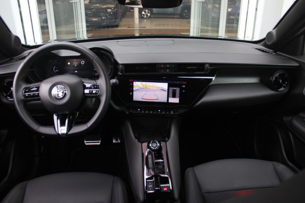 Alfa Romeo junior 1.2 145PK AUTOMAAT Hybrid IBRIDA TI | TECHNO PACK: (LED MATRIX KOPLAMPEN, DRAADLOZE TELEFOONLADER, DODEHOEK DETECTIE, PARKEERSENSOREN VOOR ACHTER EN ZIJKANT, NAVIGATIE, ELEKTRISCH BEDIENBARE ACHTERKLEP, KEYLESS ENTRY, ADAPTIVE CRUISE CONTROL, ACHTERUITRIJ CAMERA) | PACK TI: (ELEKTRISCH BEDIENBARE BESTUUDERSSTOEL, VERKEERSBORDEN WEERGAVE, GETINTE ACHTERRUITEN, SFEER VERLICHTING, GLANZEND ZWARTE BODYKIT, 10,25" TOUCHSCREEN, LEDEREN STUURWIEL, VERSTELBARE KOFFERVLOER OP 3 NIVEAUS) | 18" LICHTMETALEN VELGEN "FORI" | DRAADLOZE APPLE CARPLAY/ANDROID AUTO | MASSAGE FUNCTIE OP