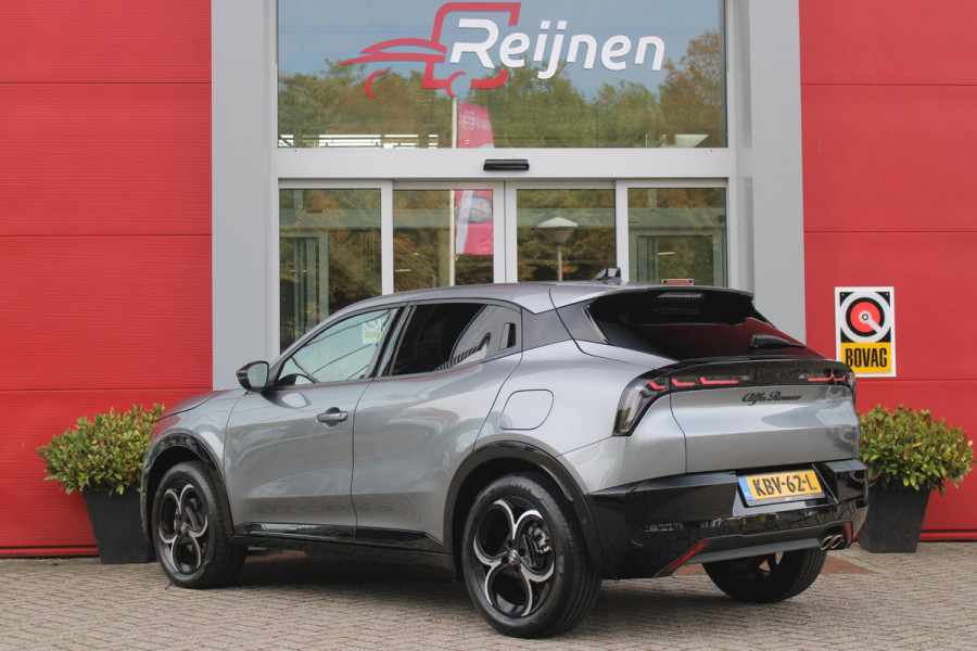 Alfa Romeo junior 1.2 145PK AUTOMAAT Hybrid IBRIDA TI | TECHNO PACK: (LED MATRIX KOPLAMPEN, DRAADLOZE TELEFOONLADER, DODEHOEK DETECTIE, PARKEERSENSOREN VOOR ACHTER EN ZIJKANT, NAVIGATIE, ELEKTRISCH BEDIENBARE ACHTERKLEP, KEYLESS ENTRY, ADAPTIVE CRUISE CONTROL, ACHTERUITRIJ CAMERA) | PACK TI: (ELEKTRISCH BEDIENBARE BESTUUDERSSTOEL, VERKEERSBORDEN WEERGAVE, GETINTE ACHTERRUITEN, SFEER VERLICHTING, GLANZEND ZWARTE BODYKIT, 10,25" TOUCHSCREEN, LEDEREN STUURWIEL, VERSTELBARE KOFFERVLOER OP 3 NIVEAUS) | 18" LICHTMETALEN VELGEN "FORI" | DRAADLOZE APPLE CARPLAY/ANDROID AUTO | MASSAGE FUNCTIE OP