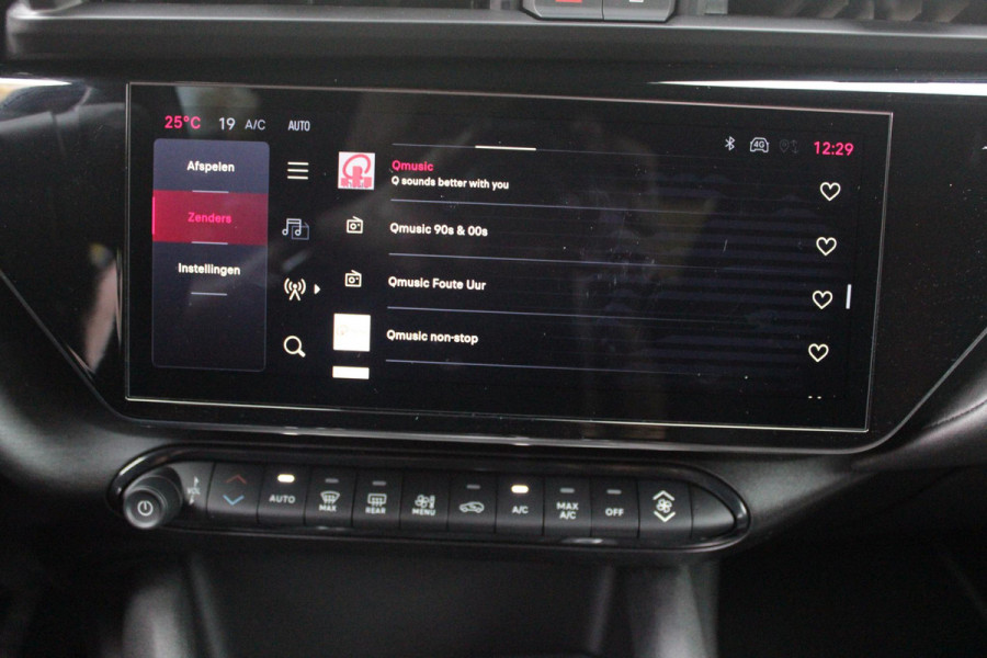 Alfa Romeo junior 1.2 145PK AUTOMAAT Hybrid IBRIDA TI | TECHNO PACK: (LED MATRIX KOPLAMPEN, DRAADLOZE TELEFOONLADER, DODEHOEK DETECTIE, PARKEERSENSOREN VOOR ACHTER EN ZIJKANT, NAVIGATIE, ELEKTRISCH BEDIENBARE ACHTERKLEP, KEYLESS ENTRY, ADAPTIVE CRUISE CONTROL, ACHTERUITRIJ CAMERA) | PACK TI: (ELEKTRISCH BEDIENBARE BESTUUDERSSTOEL, VERKEERSBORDEN WEERGAVE, GETINTE ACHTERRUITEN, SFEER VERLICHTING, GLANZEND ZWARTE BODYKIT, 10,25" TOUCHSCREEN, LEDEREN STUURWIEL, VERSTELBARE KOFFERVLOER OP 3 NIVEAUS) | 18" LICHTMETALEN VELGEN "FORI" | DRAADLOZE APPLE CARPLAY/ANDROID AUTO | MASSAGE FUNCTIE OP