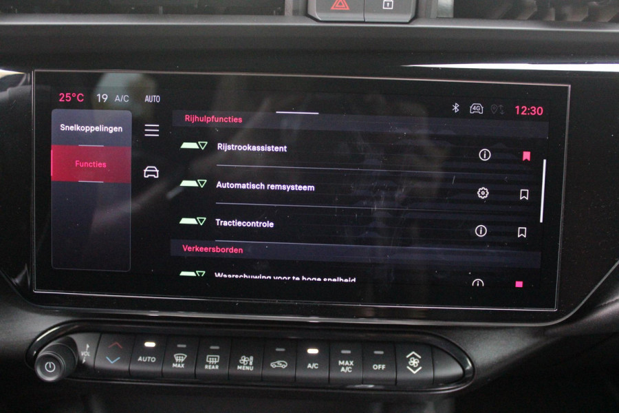 Alfa Romeo junior 1.2 145PK AUTOMAAT Hybrid IBRIDA TI | TECHNO PACK: (LED MATRIX KOPLAMPEN, DRAADLOZE TELEFOONLADER, DODEHOEK DETECTIE, PARKEERSENSOREN VOOR ACHTER EN ZIJKANT, NAVIGATIE, ELEKTRISCH BEDIENBARE ACHTERKLEP, KEYLESS ENTRY, ADAPTIVE CRUISE CONTROL, ACHTERUITRIJ CAMERA) | PACK TI: (ELEKTRISCH BEDIENBARE BESTUUDERSSTOEL, VERKEERSBORDEN WEERGAVE, GETINTE ACHTERRUITEN, SFEER VERLICHTING, GLANZEND ZWARTE BODYKIT, 10,25" TOUCHSCREEN, LEDEREN STUURWIEL, VERSTELBARE KOFFERVLOER OP 3 NIVEAUS) | 18" LICHTMETALEN VELGEN "FORI" | DRAADLOZE APPLE CARPLAY/ANDROID AUTO | MASSAGE FUNCTIE OP