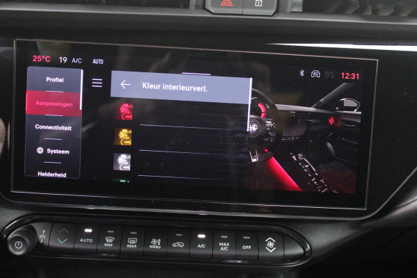 Alfa Romeo junior 1.2 145PK AUTOMAAT Hybrid IBRIDA TI | TECHNO PACK: (LED MATRIX KOPLAMPEN, DRAADLOZE TELEFOONLADER, DODEHOEK DETECTIE, PARKEERSENSOREN VOOR ACHTER EN ZIJKANT, NAVIGATIE, ELEKTRISCH BEDIENBARE ACHTERKLEP, KEYLESS ENTRY, ADAPTIVE CRUISE CONTROL, ACHTERUITRIJ CAMERA) | PACK TI: (ELEKTRISCH BEDIENBARE BESTUUDERSSTOEL, VERKEERSBORDEN WEERGAVE, GETINTE ACHTERRUITEN, SFEER VERLICHTING, GLANZEND ZWARTE BODYKIT, 10,25" TOUCHSCREEN, LEDEREN STUURWIEL, VERSTELBARE KOFFERVLOER OP 3 NIVEAUS) | 18" LICHTMETALEN VELGEN "FORI" | DRAADLOZE APPLE CARPLAY/ANDROID AUTO | MASSAGE FUNCTIE OP