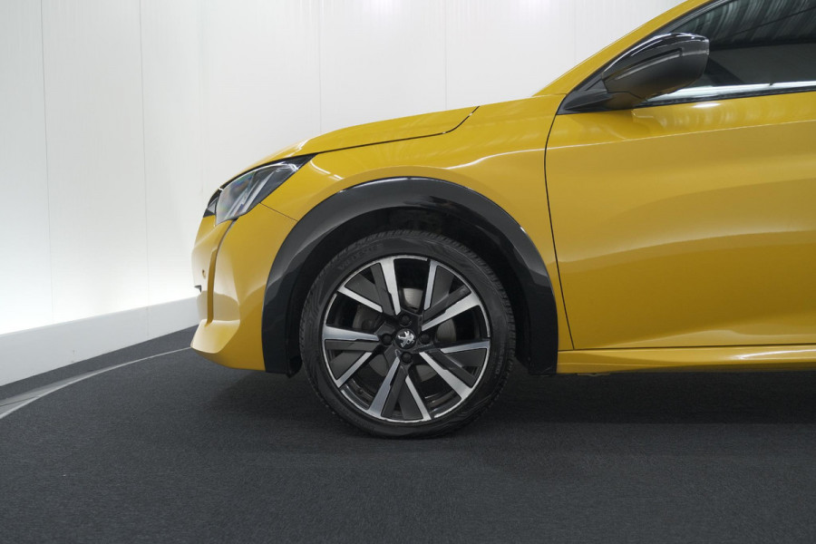 Peugeot 208 PureTech 100 EAT8 GT-Line | Camera | Keyless Entry | Navigatie | Parkeersensoren | Apple Carplay