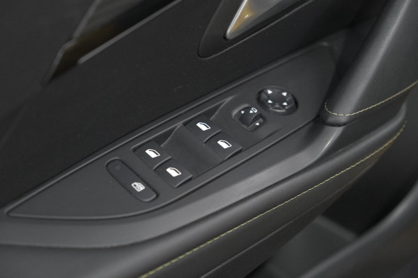 Peugeot 208 PureTech 100 EAT8 GT-Line | Camera | Keyless Entry | Navigatie | Parkeersensoren | Apple Carplay