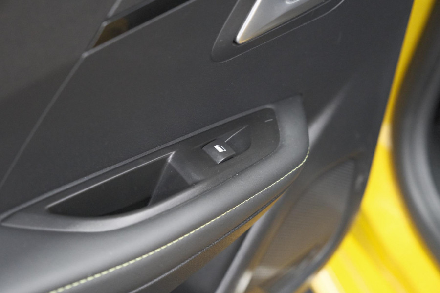 Peugeot 208 PureTech 100 EAT8 GT-Line | Camera | Keyless Entry | Navigatie | Parkeersensoren | Apple Carplay