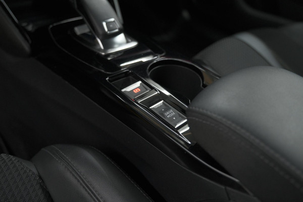 Peugeot 208 PureTech 100 EAT8 GT-Line | Camera | Keyless Entry | Navigatie | Parkeersensoren | Apple Carplay