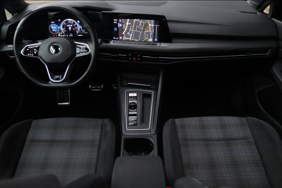 Volkswagen Golf 1.4 eHybrid GTE / PANO / CAMERA / CARPLAY / SFEERVERLICHTING