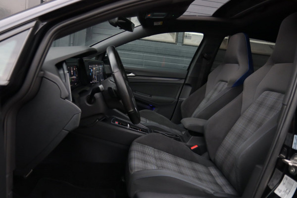 Volkswagen Golf 1.4 eHybrid GTE / PANO / CAMERA / CARPLAY / SFEERVERLICHTING