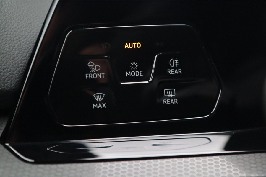 Volkswagen Golf 1.4 eHybrid GTE / PANO / CAMERA / CARPLAY / SFEERVERLICHTING