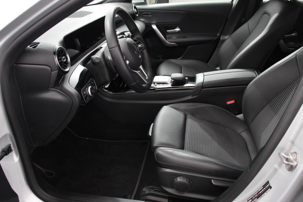 Mercedes-Benz A-Klasse 180 Progressive 7-DCT Navigatie Climate Control Virtual Cockpit Stoelverwarming 17" Lichtmetalen velgen Parkeer sensoren Cruise Control