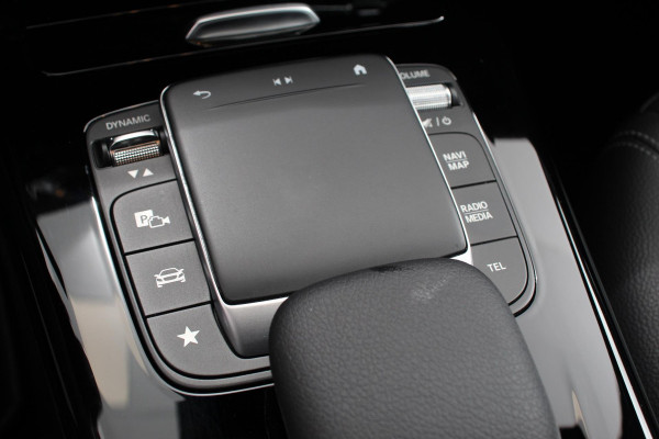 Mercedes-Benz A-Klasse 180 Progressive 7-DCT Navigatie Climate Control Virtual Cockpit Stoelverwarming 17" Lichtmetalen velgen Parkeer sensoren Cruise Control