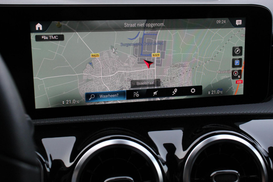 Mercedes-Benz A-Klasse 180 Progressive 7-DCT Navigatie Climate Control Virtual Cockpit Stoelverwarming 17" Lichtmetalen velgen Parkeer sensoren Cruise Control