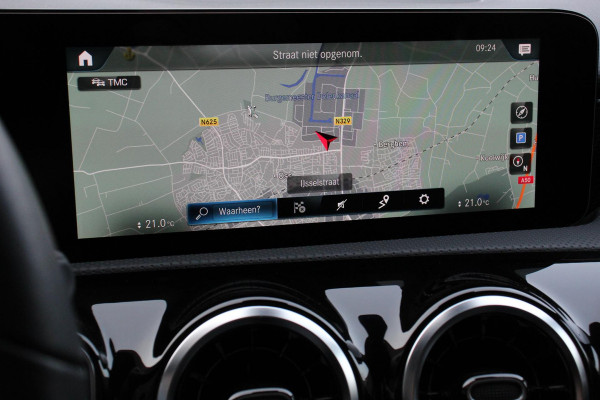 Mercedes-Benz A-Klasse 180 Progressive 7-DCT Navigatie Climate Control Virtual Cockpit Stoelverwarming 17" Lichtmetalen velgen Parkeer sensoren Cruise Control