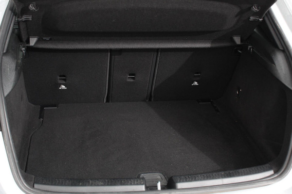 Mercedes-Benz A-Klasse 180 Progressive 7-DCT Navigatie Climate Control Virtual Cockpit Stoelverwarming 17" Lichtmetalen velgen Parkeer sensoren Cruise Control
