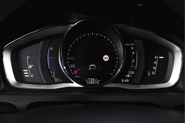 Volvo V60 2.0 T4 190 PK Business Sport - Automaat Org. NL. | S/K-Dak | Adapt. Cruise | Stoelverw. | Afn. Trekhaak | PDC | Camera | NAV | ECC | LM 18" |