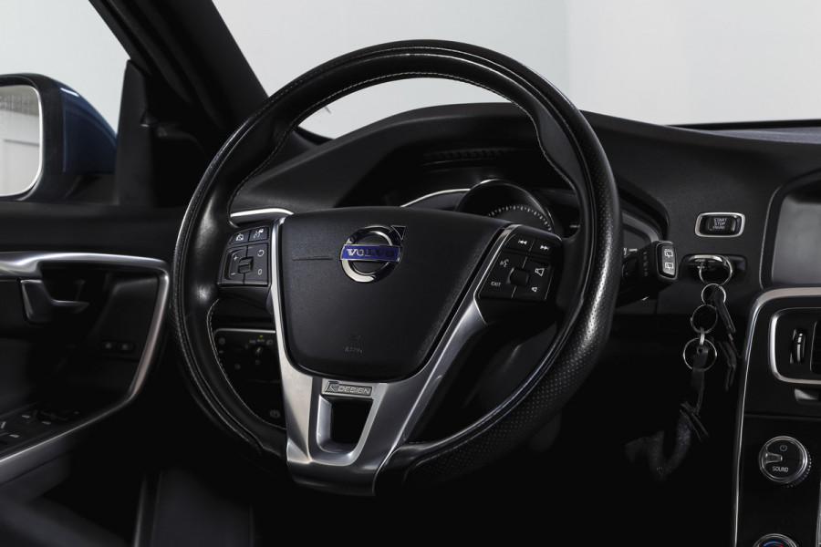 Volvo V60 2.0 T4 190 PK Business Sport - Automaat Org. NL. | S/K-Dak | Adapt. Cruise | Stoelverw. | Afn. Trekhaak | PDC | Camera | NAV | ECC | LM 18" |