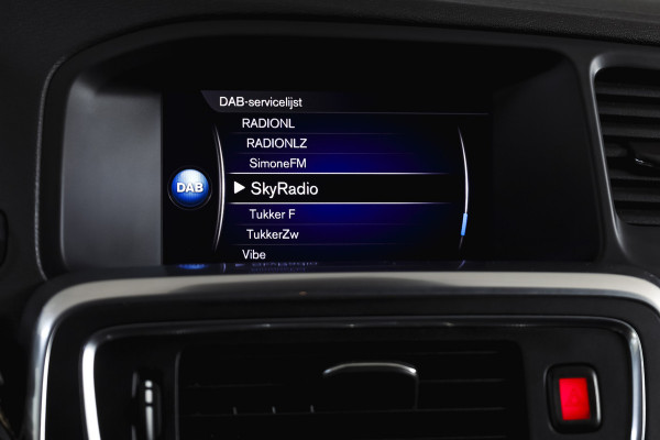 Volvo V60 2.0 T4 190 PK Business Sport - Automaat Org. NL. | S/K-Dak | Adapt. Cruise | Stoelverw. | Afn. Trekhaak | PDC | Camera | NAV | ECC | LM 18" |