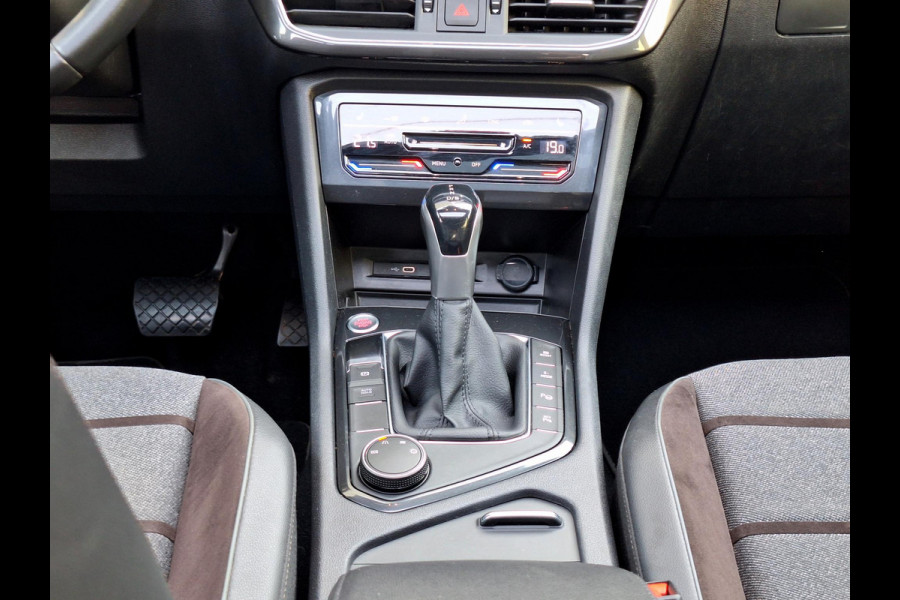 Seat Tarraco 1.4 TSI e-Hybrid PHEV Xcellence | Panorama | Trekhaak |  360 cam | Stoel verwarming V + A | Full LED |