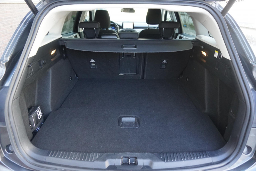 Ford FOCUS Wagon 1.0 EcoB.125PK Hybrid Titanium X Bus./Trekhaak/ Technology Pack.