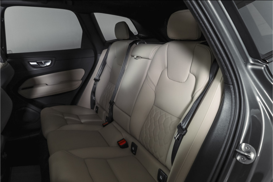 Volvo XC60 2.0 T8 Plug-in hybrid AWD Ultra Dark Org. NL. | Forest Lake | S/K-Panodak | Adapt. Cruise | Stoel-+Stuurverw. | PDC | 360 Camera | NAV + App. Connect | ECC | Elek. Klep | LM 22" |