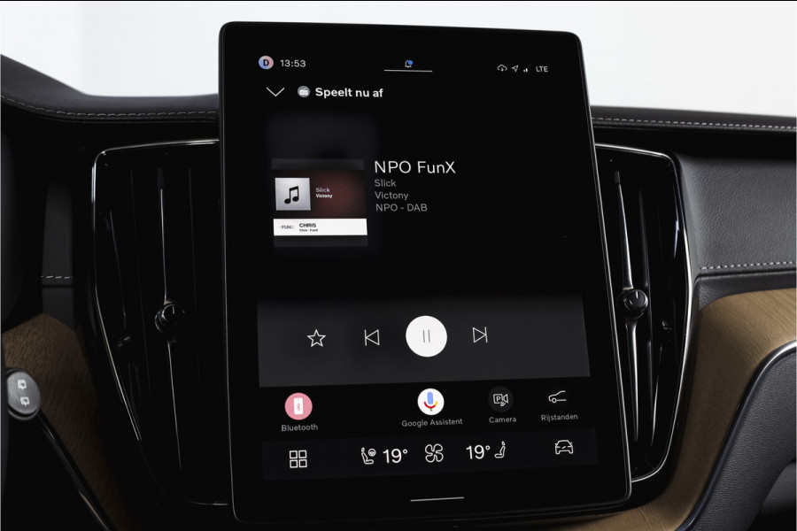 Volvo XC60 2.0 T8 Plug-in hybrid AWD Ultra Dark Org. NL. | Forest Lake | S/K-Panodak | Adapt. Cruise | Stoel-+Stuurverw. | PDC | 360 Camera | NAV + App. Connect | ECC | Elek. Klep | LM 22" |