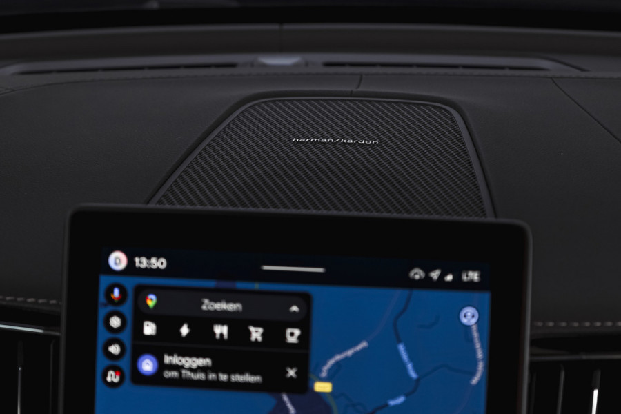 Volvo XC60 2.0 T8 Plug-in hybrid AWD Ultra Dark Org. NL. | Forest Lake | S/K-Panodak | Adapt. Cruise | Stoel-+Stuurverw. | PDC | 360 Camera | NAV + App. Connect | ECC | Elek. Klep | LM 22" |
