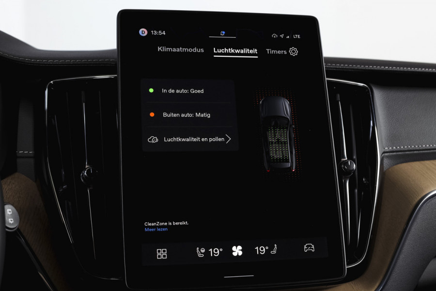 Volvo XC60 2.0 T8 Plug-in hybrid AWD Ultra Dark Org. NL. | Forest Lake | S/K-Panodak | Adapt. Cruise | Stoel-+Stuurverw. | PDC | 360 Camera | NAV + App. Connect | ECC | Elek. Klep | LM 22" |