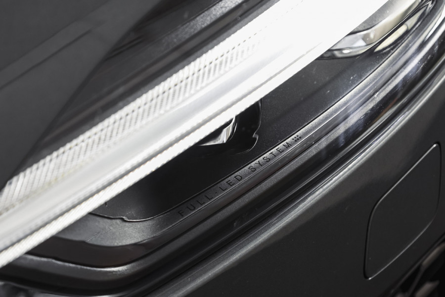 Volvo XC60 2.0 T8 Plug-in hybrid AWD Ultra Dark Org. NL. | Forest Lake | S/K-Panodak | Adapt. Cruise | Stoel-+Stuurverw. | PDC | 360 Camera | NAV + App. Connect | ECC | Elek. Klep | LM 22" |