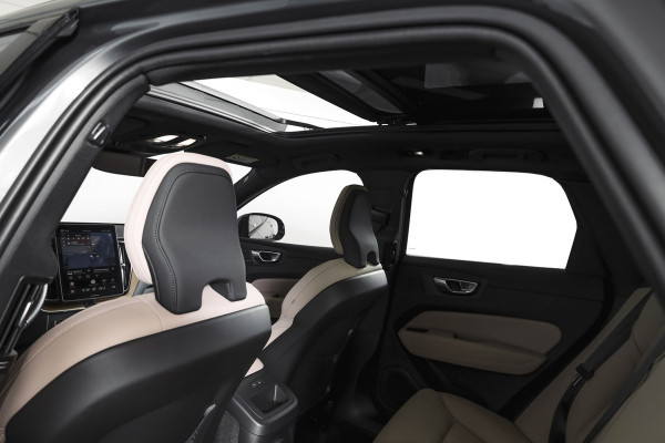 Volvo XC60 2.0 T8 Plug-in hybrid AWD Ultra Dark Org. NL. | Forest Lake | S/K-Panodak | Adapt. Cruise | Stoel-+Stuurverw. | PDC | 360 Camera | NAV + App. Connect | ECC | Elek. Klep | LM 22" |