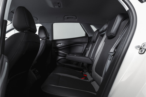 Opel Grandland 1.2 Turbo 130 PK GS Line - Automaat | Cruise | Winterpakket | PDC | Camera | NAV + App. Connect | ECC | DAB | LM 18" |