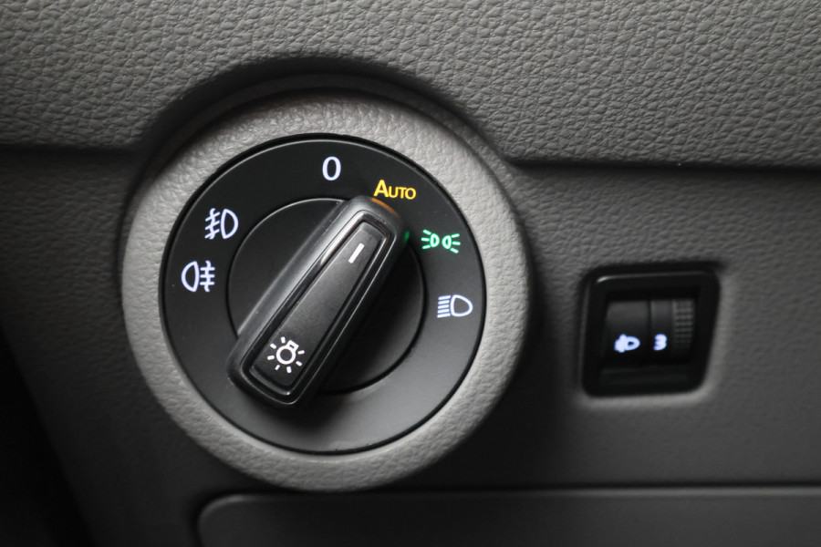 Volkswagen Transporter 2.0 TDI L2H1 28 150PK Trekhaak, Apple Carplay, DAB, Cruise, PDC