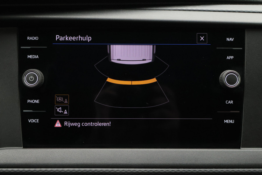 Volkswagen Transporter 2.0 TDI L2H1 28 150PK Trekhaak, Apple Carplay, DAB, Cruise, PDC