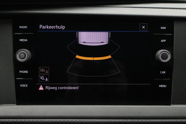 Volkswagen Transporter 2.0 TDI L2H1 28 150PK Trekhaak, Apple Carplay, DAB, Cruise, PDC