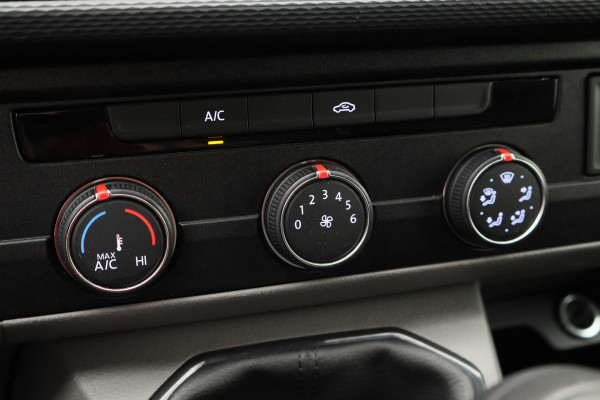 Volkswagen Transporter 2.0 TDI L2H1 28 150PK Trekhaak, Apple Carplay, DAB, Cruise, PDC